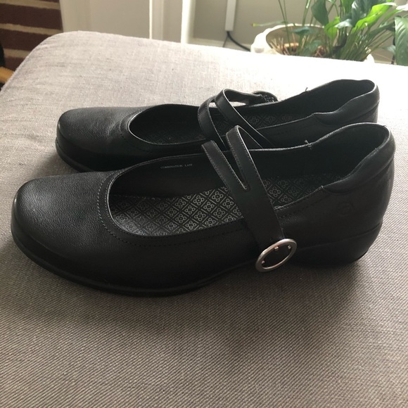 Aravon Mary Janes - Size 9 - Picture 2 of 13